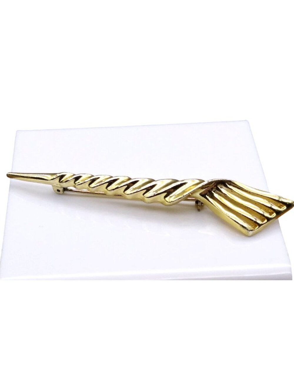 Vintage Elegant Twist Bar Brooch, Unique Lapel Pin in Gold Tone